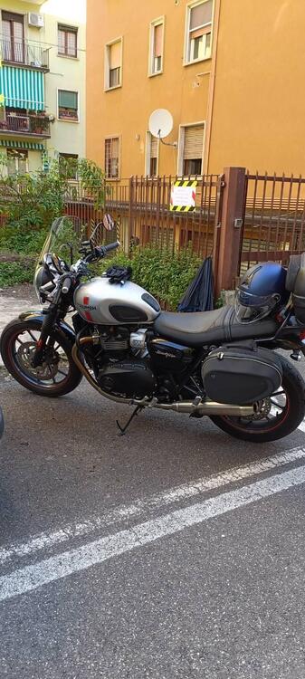 Triumph Street Twin 900 (2016) (2)