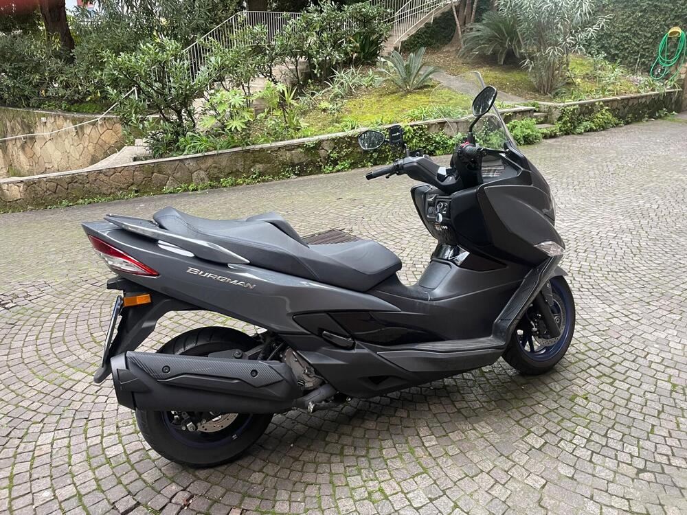 Suzuki Burgman 400 (2022 - 25) (2)