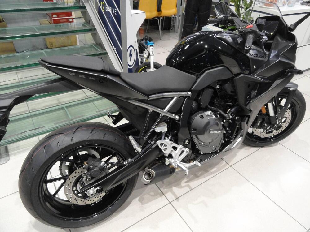 Suzuki GSX-8R (2024 - 25) (4)