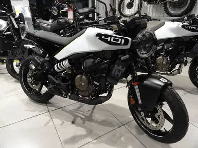 Husqvarna Svartpilen 401 (2024 - 26) nuova