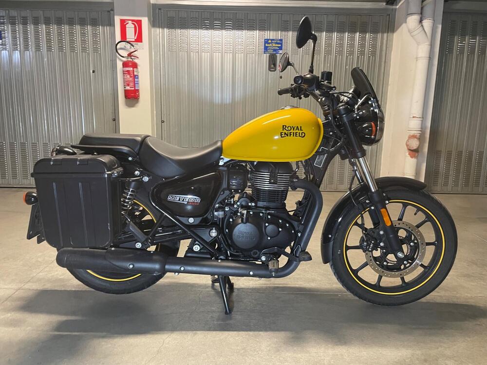 Royal Enfield Meteor 350 Fireball (2021 - 25) (3)