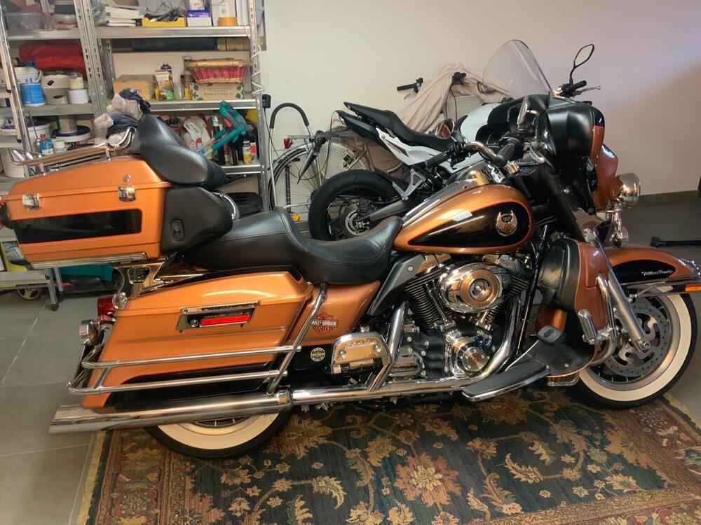 Harley-Davidson 1584 Electra Glide Standard (2008 - 10) - FLHT