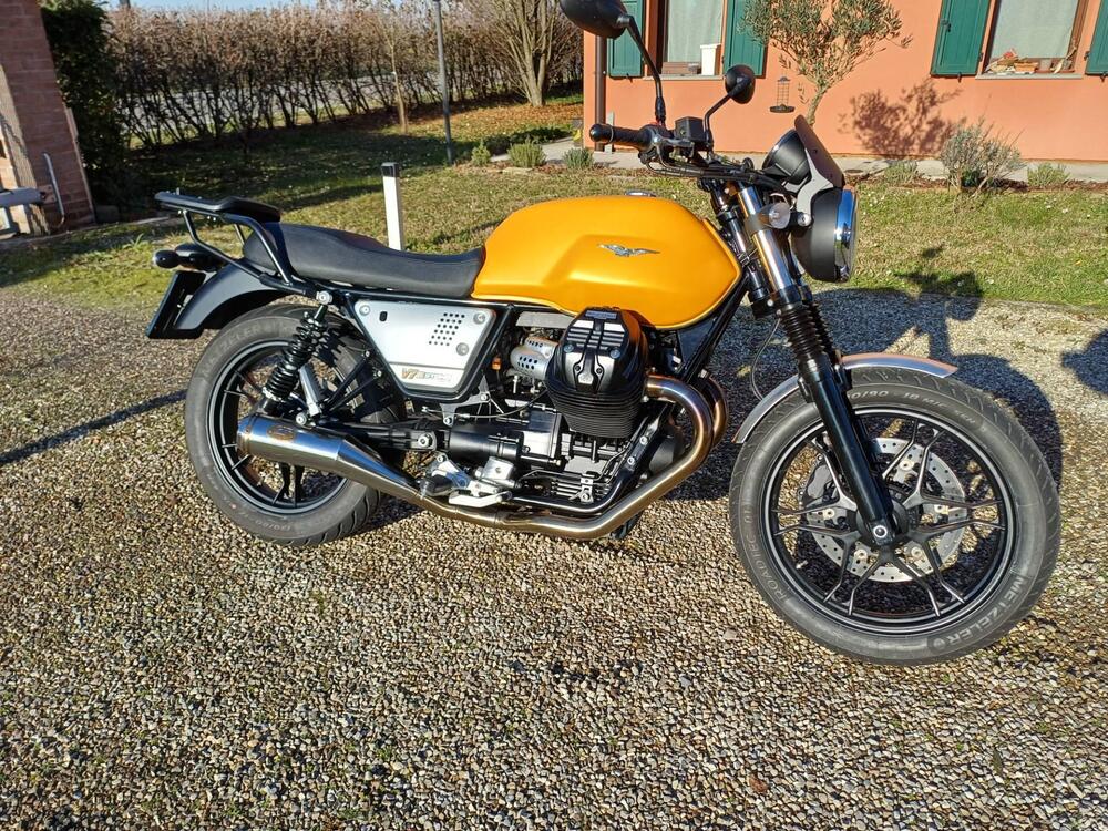 Moto Guzzi V7 III Stone (2017 - 20)