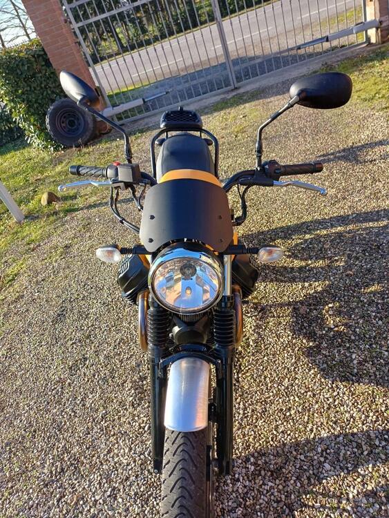 Moto Guzzi V7 III Stone (2017 - 20) (2)