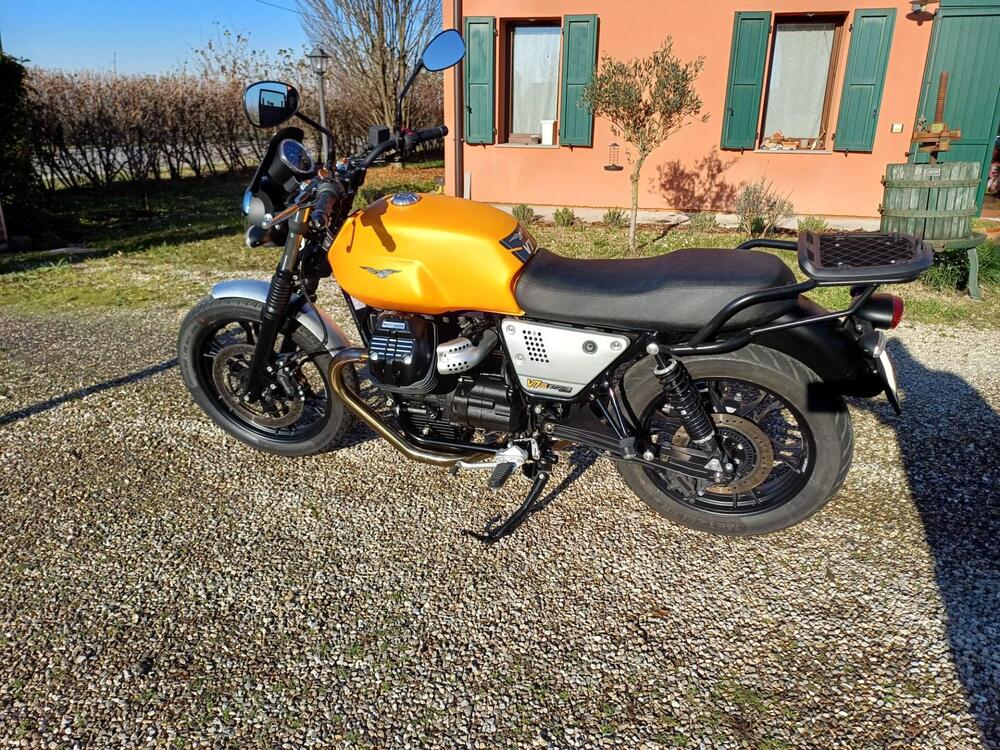 Moto Guzzi V7 III Stone (2017 - 20) (3)