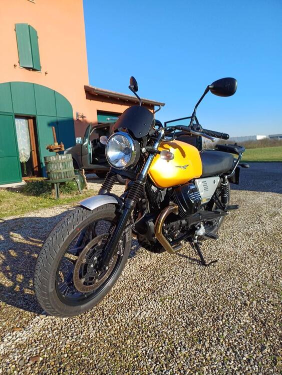 Moto Guzzi V7 III Stone (2017 - 20) (4)