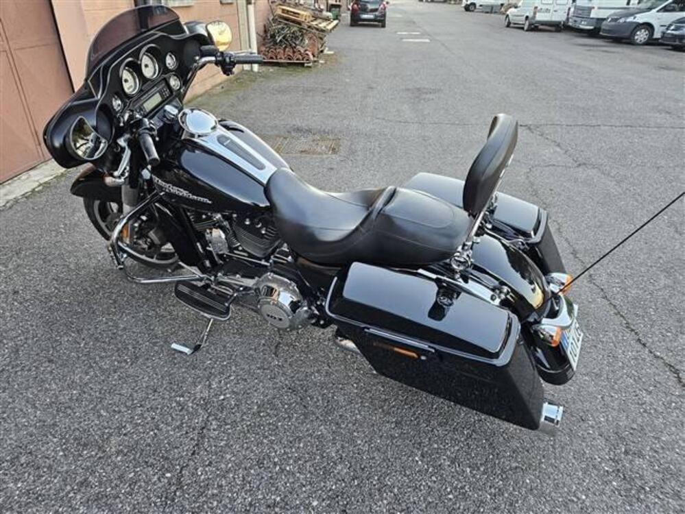 Harley-Davidson 1690 Street Glide (2011 - 13) - FLHX (2)