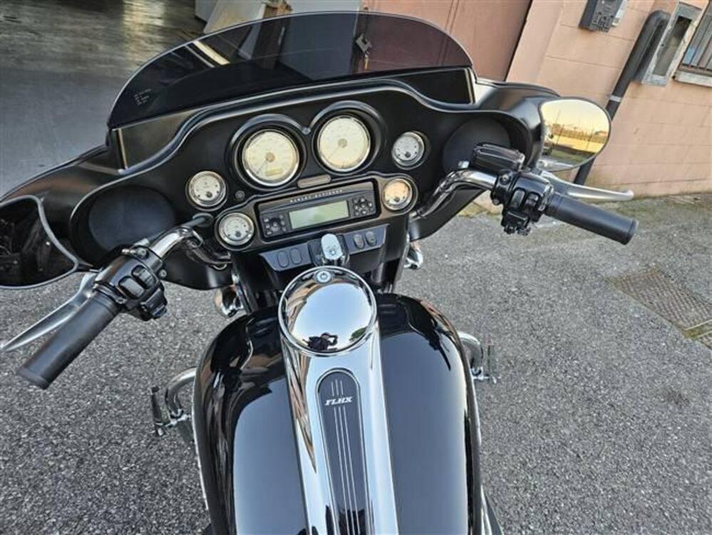 Harley-Davidson 1690 Street Glide (2011 - 13) - FLHX (3)