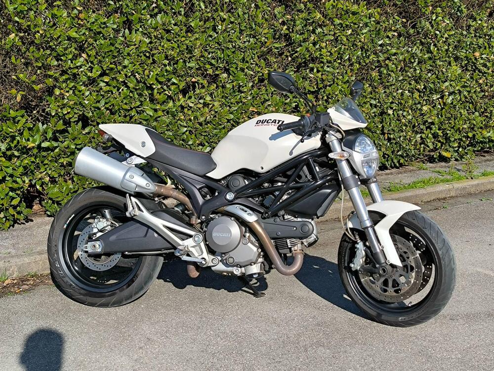 Ducati Monster 696 Plus (2007 - 14) (2)