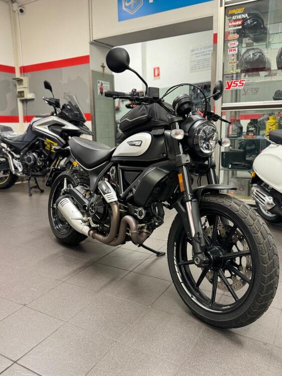 Ducati Scrambler 800 Icon Dark (2021 - 22)