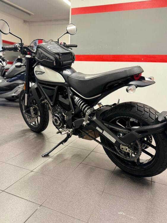 Ducati Scrambler 800 Icon Dark (2021 - 22) (2)