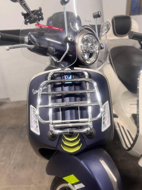 Vespa GTS 300 Super Tech (2023 - 24) (2)