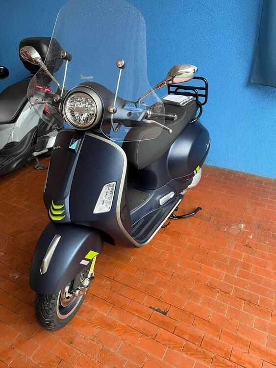 Vespa GTS 300 Super Tech (2023 - 24) (2)