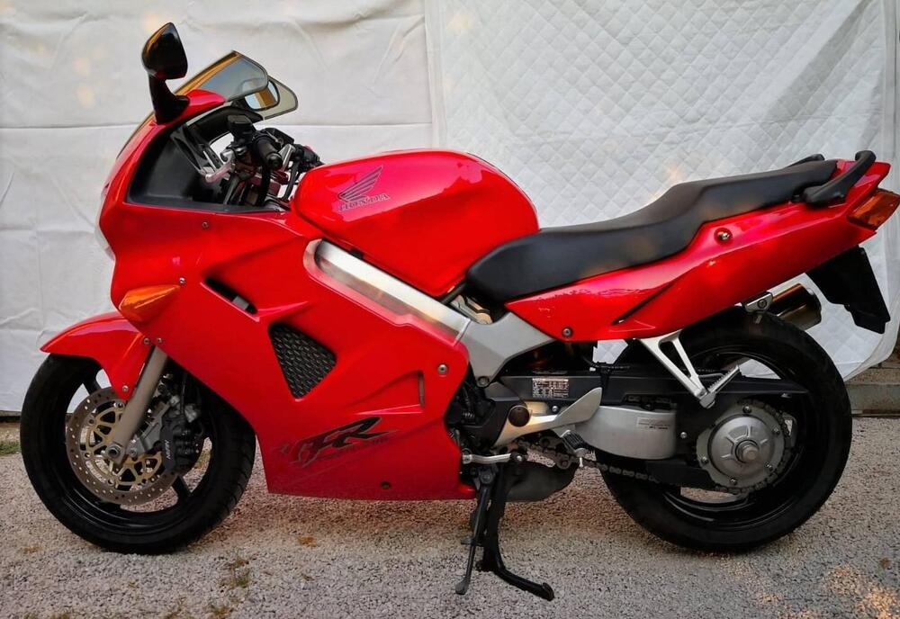 Honda VFR 800 (1998 - 01) (2)