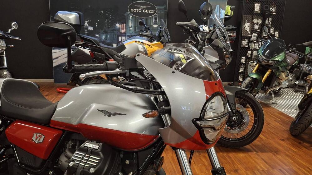 Moto Guzzi V7 Stone Corsa (2023 - 25) (2)