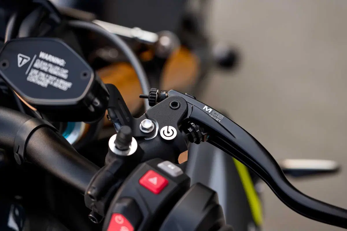 Triumph Speed Triple 1200 RS 2025: la più potente, tecnologica e affilata di sempre. Ecco come cambia [VIDEO e GALLERY] (20)