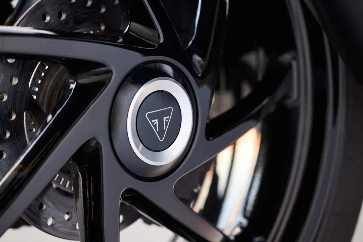 Triumph Speed Triple 1200 RS 2025: la più potente, tecnologica e affilata di sempre. Ecco come cambia [VIDEO e GALLERY] (23)