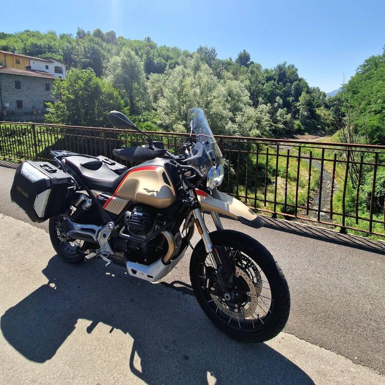 Moto Guzzi V85 TT Travel (2021 - 23) (3)