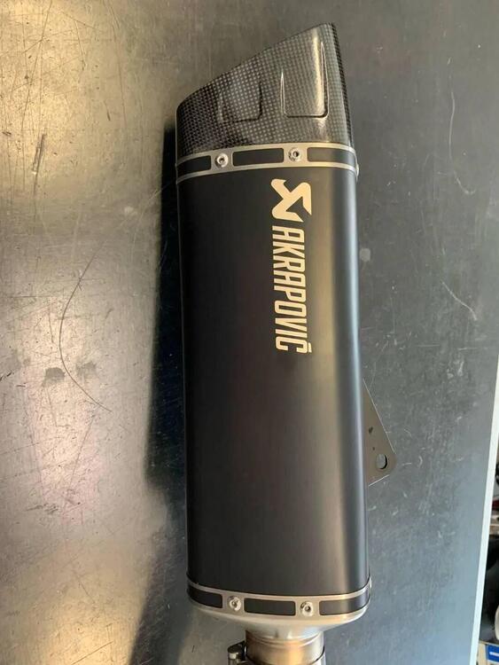 Terminale Akrapovic Hsq Svart 701 (2)