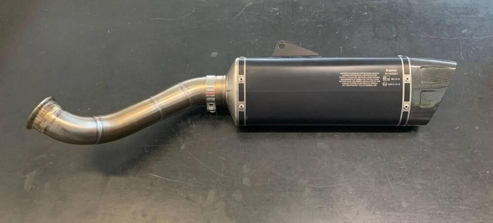 Terminale Akrapovic Hsq Svart 701 (4)