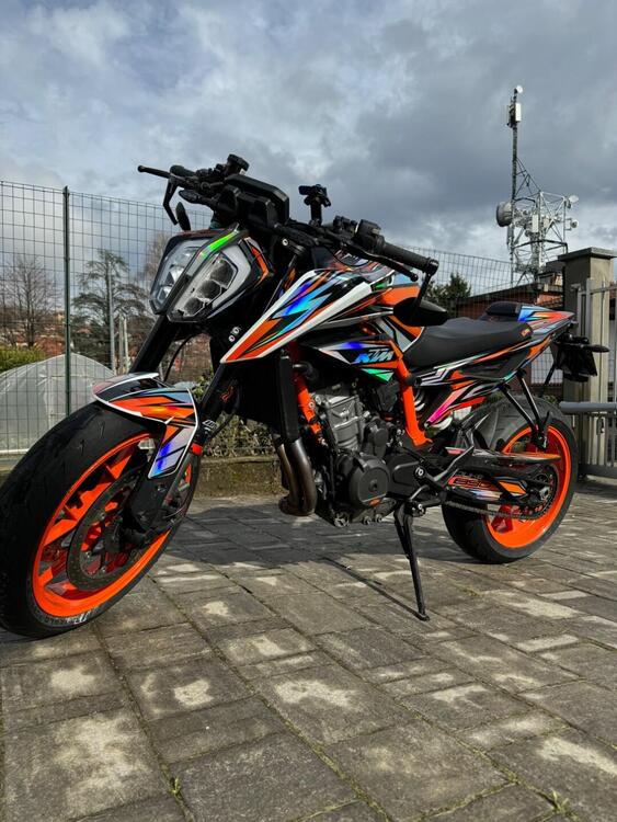 KTM 890 Duke R (2021)