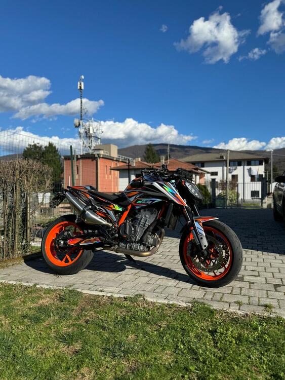 KTM 890 Duke R (2021) (2)