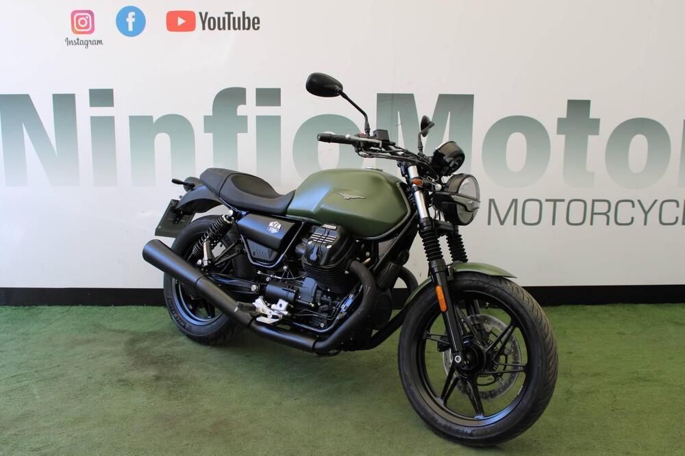 Moto Guzzi V7 Stone (2021 - 25) (2)