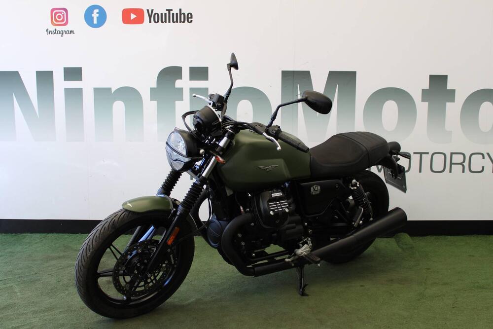 Moto Guzzi V7 Stone (2021 - 25) (3)