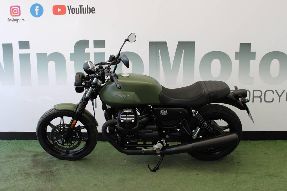 Moto Guzzi V7 Stone (2021 - 25) (4)