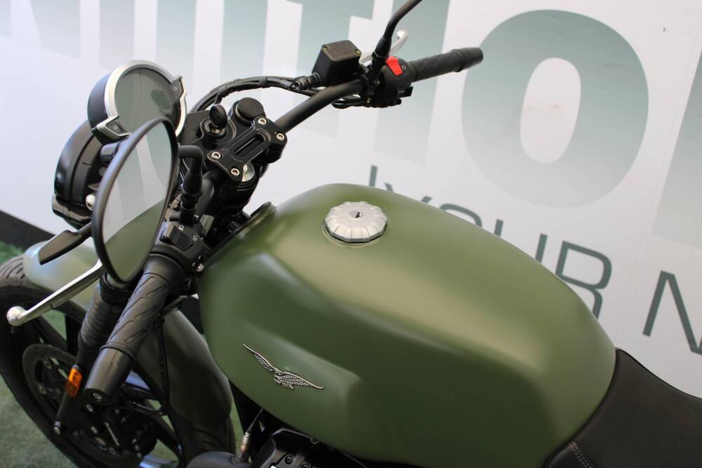 Moto Guzzi V7 Stone (2021 - 25) (5)