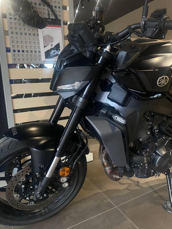 Yamaha MT-09 Y-AMT (2024 - 25) (2)