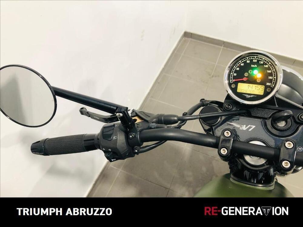 Moto Guzzi V7 III Stone (2017 - 20) (5)