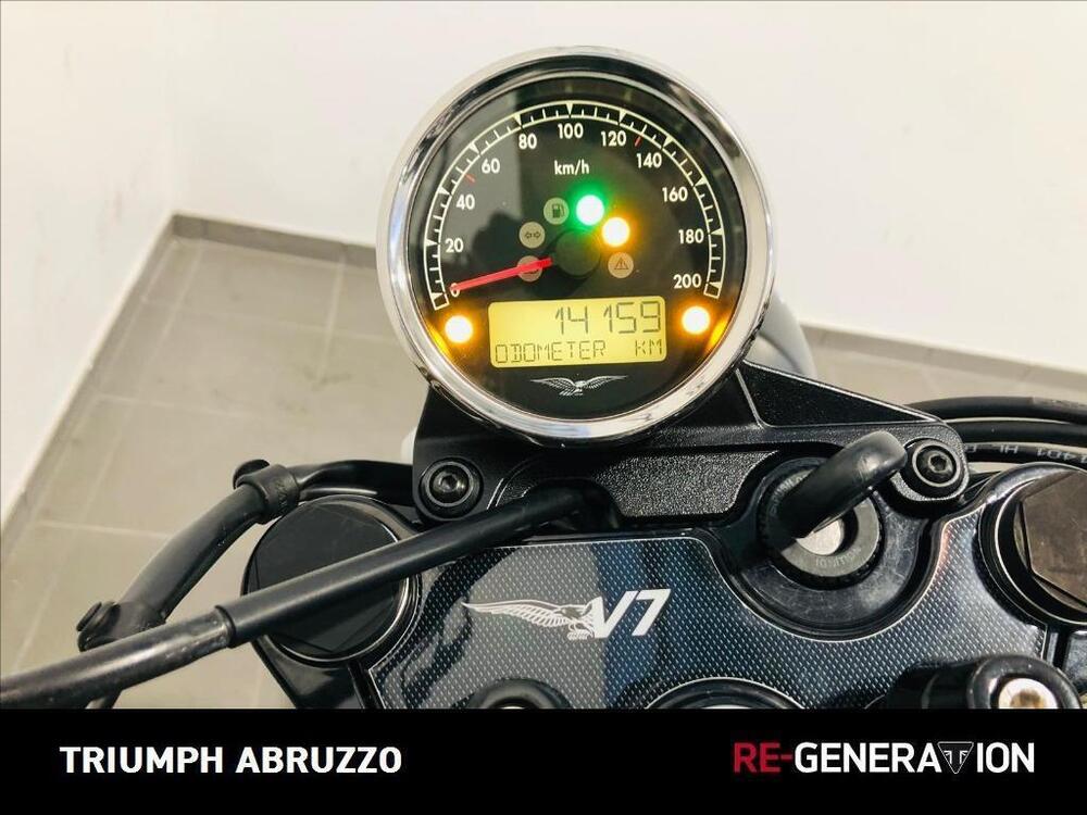 Moto Guzzi V7 III Stone (2017 - 20) (4)