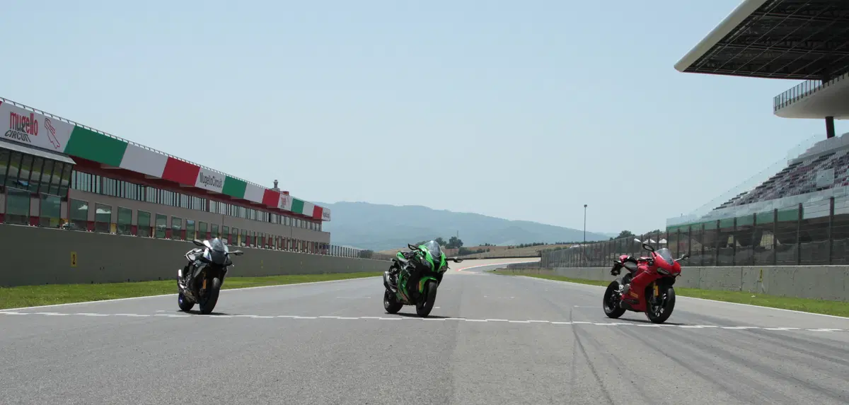 Kawasaki ZX10R Ninja vs Yamaha YZF-R1M vs Ducati 1299S Panigale