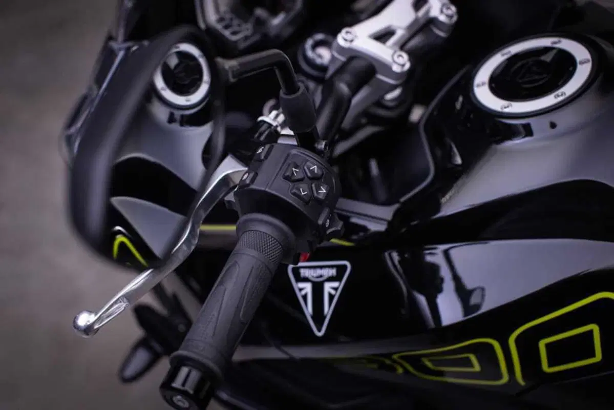 Triumph Tiger Sport 800: Sportiva per diletto (7)