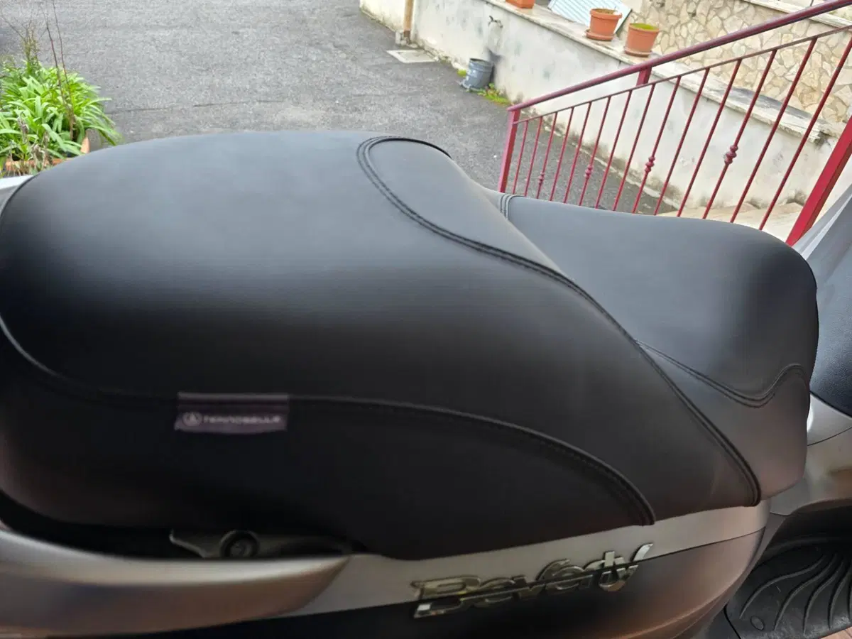 Piaggio Beverly 350 SportTouring ie ABS (2011 - 17) (10)
