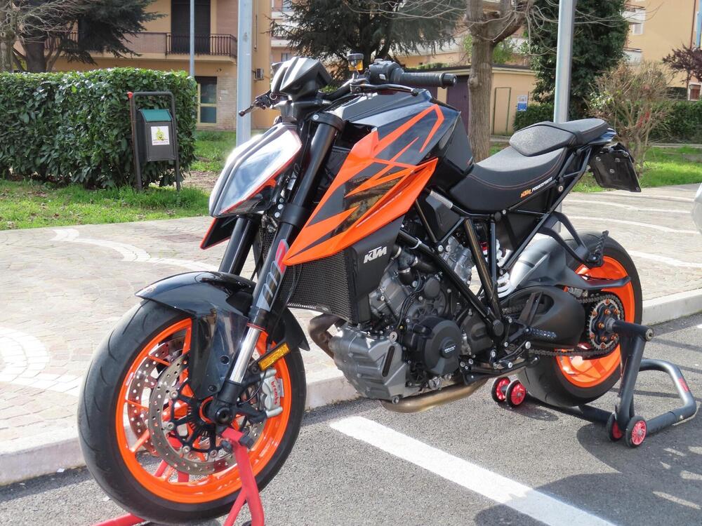 KTM 1290 Super Duke R (2019) (2)