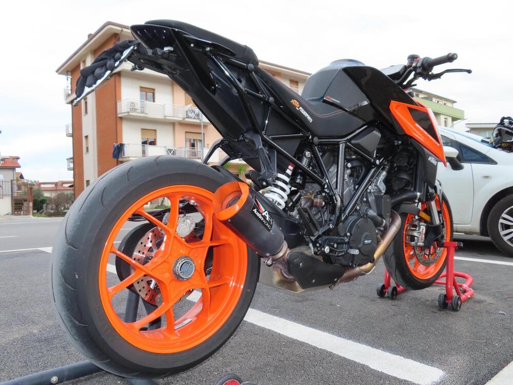 KTM 1290 Super Duke R (2019) (4)