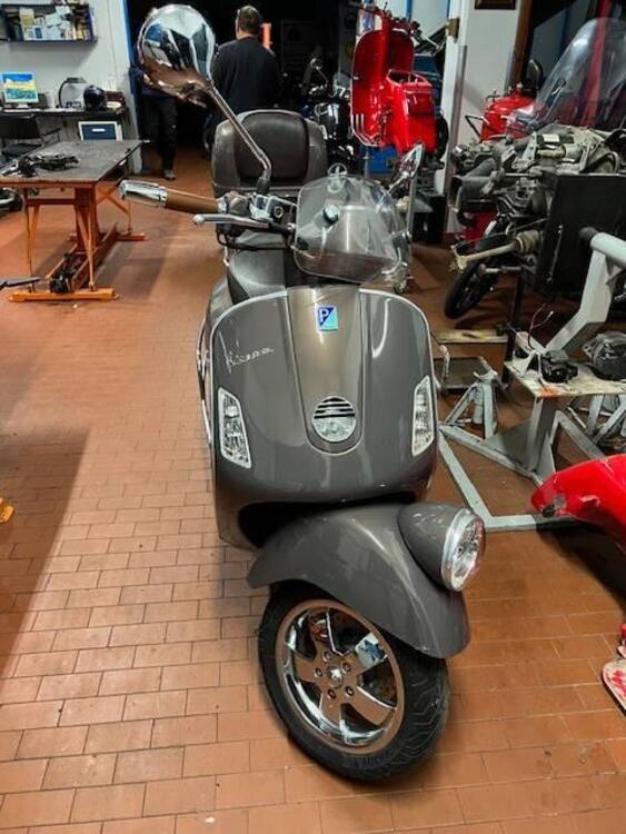 Vespa GTV 300 Vie della Moda (2011 - 14)