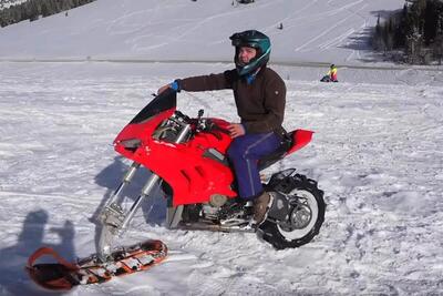 Moto e neve: non un gran binomio. A meno che non abbiate questa Panigale V4!