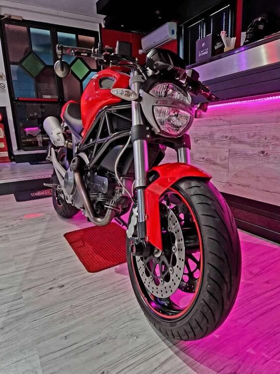 Ducati Monster 696 Plus (2007 - 14) (2)