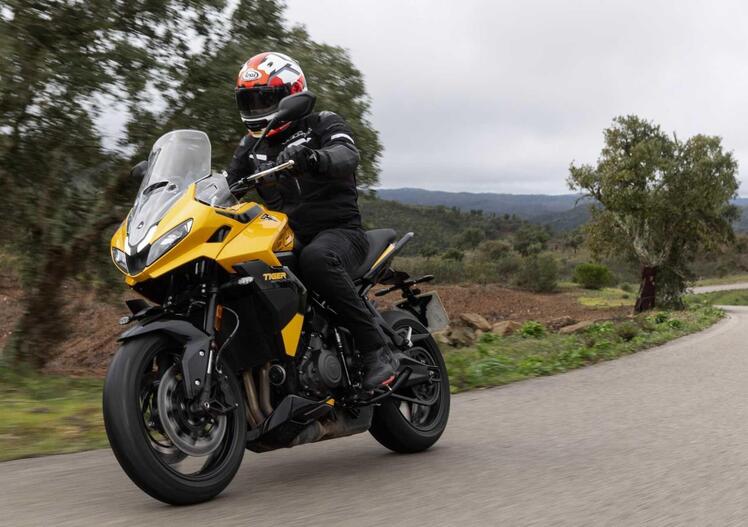 Triumph Tiger Sport 800: crossover per caso [VIDEO]