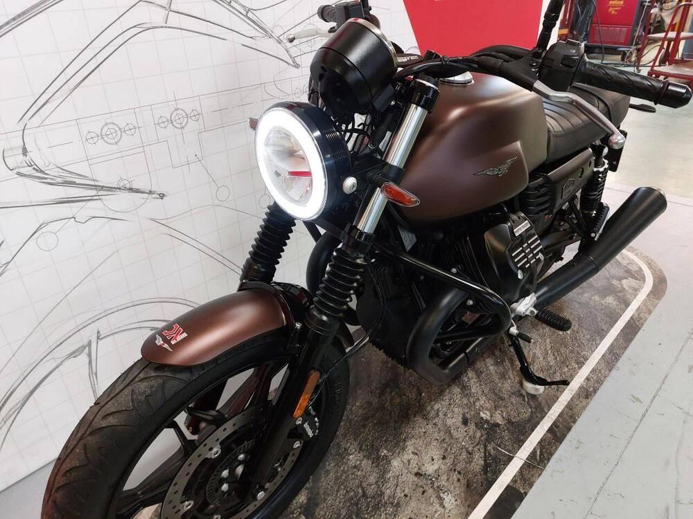 Moto Guzzi V7 III Stone (2017 - 20) (2)