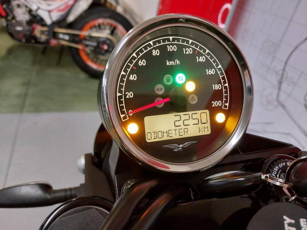 Moto Guzzi V7 III Stone (2017 - 20) (4)