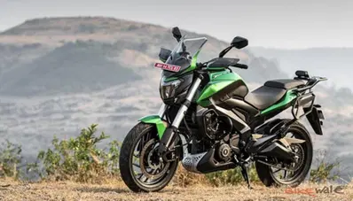 Bajaj Dominar 400 2025: aggiornamento dotazioni e dashboard