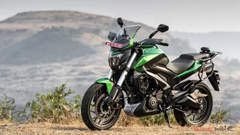 Bajaj Dominar 400 2025: aggiornamento dotazioni e dashboard