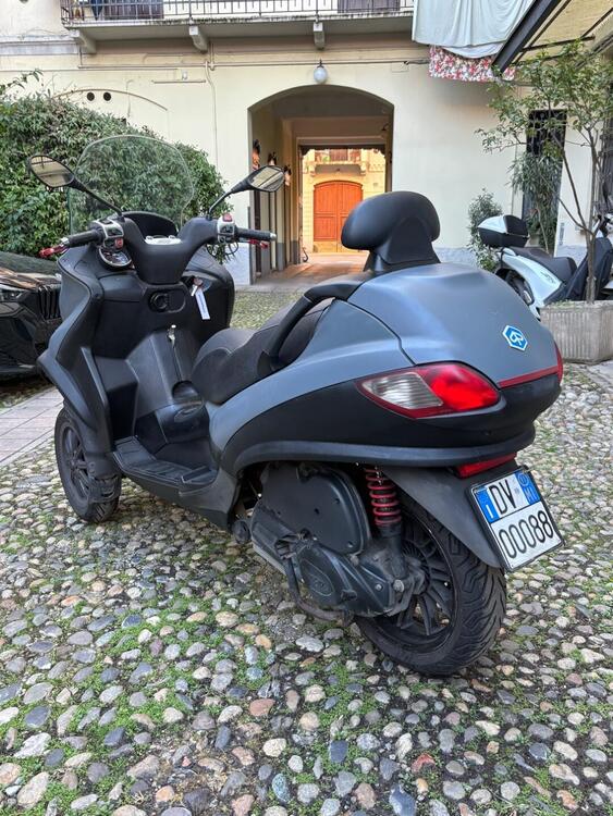 Piaggio MP3 300 (2010 - 11) (2)