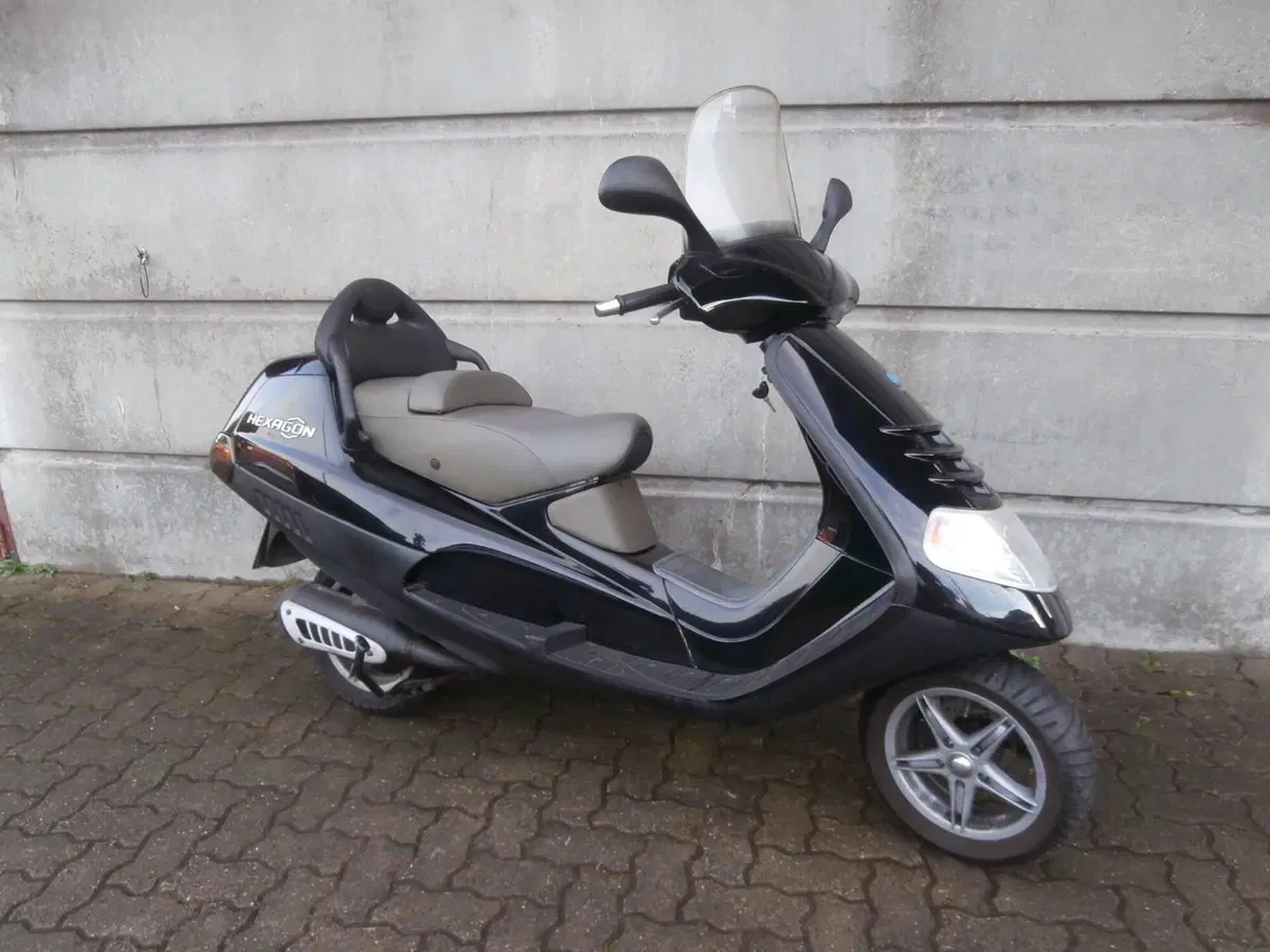 Piaggio Hexagon 180 LXT Cat (3)