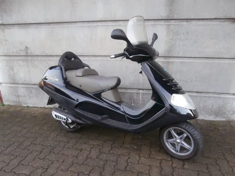 Piaggio Hexagon 180 LXT Cat (3)