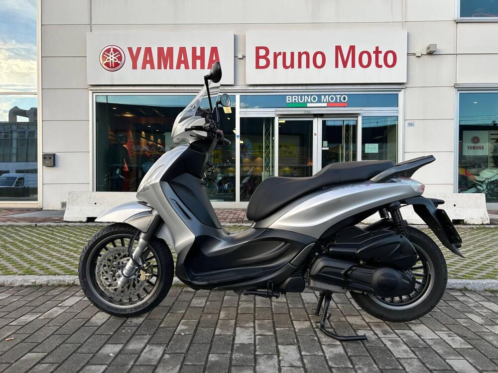 Piaggio Beverly 300 i.e. ABS-ASR (2016 - 20) (2)